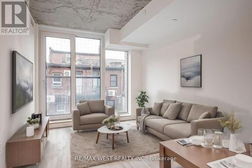 311 - 2 Augusta Avenue, Toronto, ON - Indoor Photo Showing Living Room