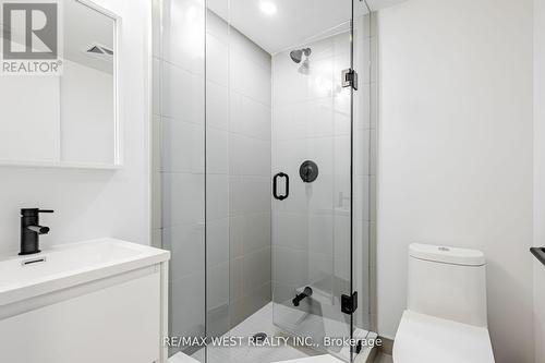 311 - 2 Augusta Avenue, Toronto, ON - Indoor Photo Showing Bathroom