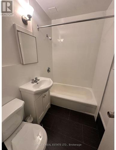 210 - 970 Eglinton Avenue E, Toronto, ON - Indoor Photo Showing Bathroom