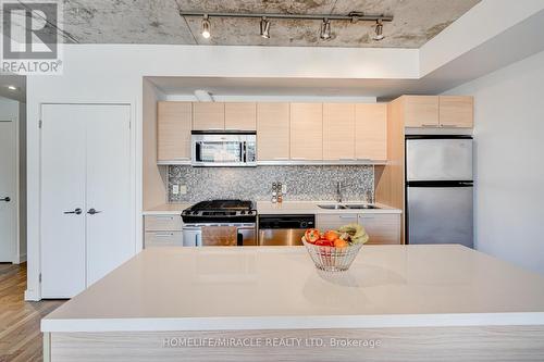 701 - 25 Oxley Street, Toronto, ON - Indoor Photo Showing Kitchen With Upgraded Kitchen