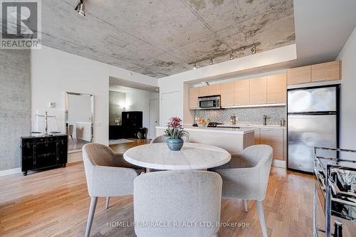 701 - 25 Oxley Street, Toronto, ON - Indoor Photo Showing Dining Room