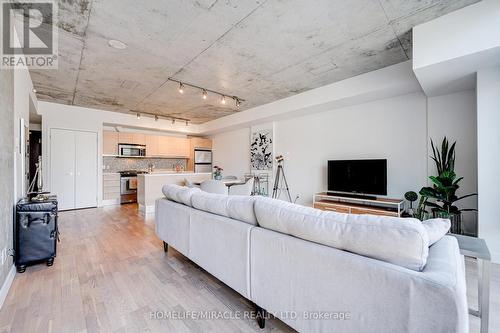 701 - 25 Oxley Street, Toronto, ON - Indoor Photo Showing Living Room