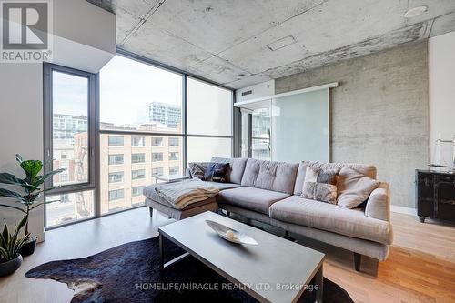 701 - 25 Oxley Street, Toronto, ON - Indoor Photo Showing Living Room