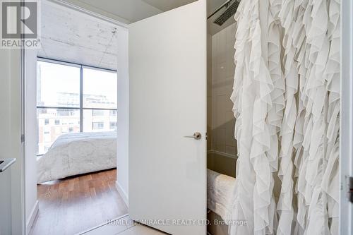 701 - 25 Oxley Street, Toronto, ON - Indoor Photo Showing Bathroom