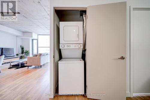 701 - 25 Oxley Street, Toronto, ON - Indoor Photo Showing Laundry Room