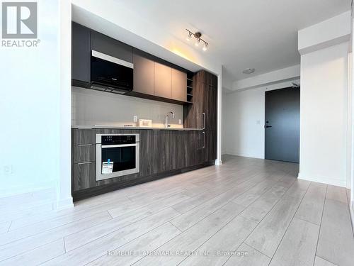 1126 - 2031 Kennedy Road, Toronto, ON - Indoor Photo Showing Kitchen