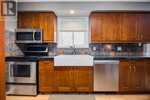 Upper - 52 Lowe Boulevard, Newmarket, ON - Indoor Photo Showing Kitchen