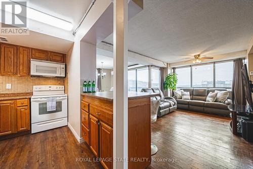 1908 - 150 Charlton Avenue E, Hamilton, ON - Indoor Photo Showing Kitchen