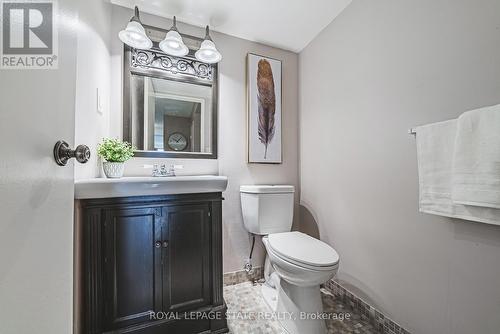 1908 - 150 Charlton Avenue E, Hamilton, ON - Indoor Photo Showing Bathroom