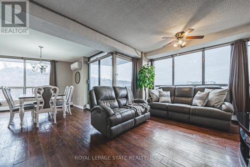 1908 - 150 Charlton Avenue E, Hamilton, ON - Indoor Photo Showing Living Room