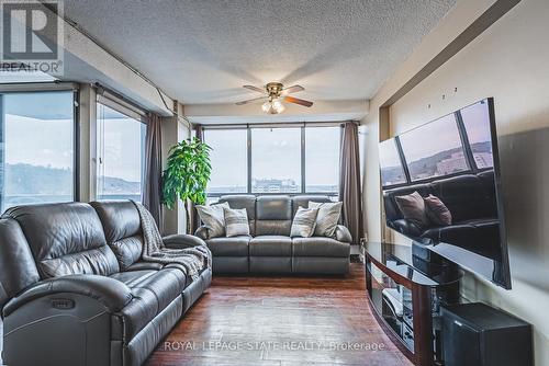 1908 - 150 Charlton Avenue E, Hamilton, ON - Indoor Photo Showing Living Room