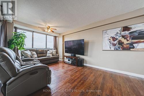 1908 - 150 Charlton Avenue E, Hamilton, ON - Indoor Photo Showing Living Room