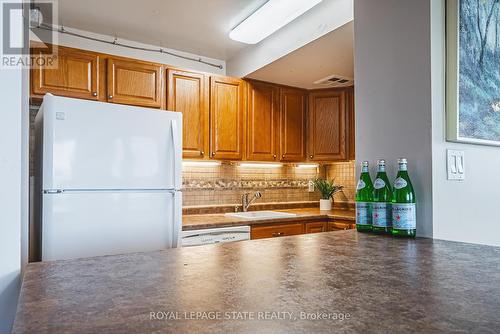 1908 - 150 Charlton Avenue E, Hamilton, ON - Indoor Photo Showing Kitchen