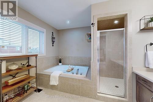 55 Donland Avenue, Grimsby, ON - Indoor Photo Showing Bathroom