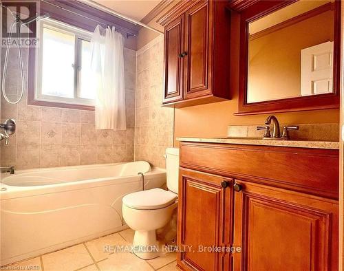 Upper L - 241 Admiral Drive, London, ON - Indoor Photo Showing Bathroom