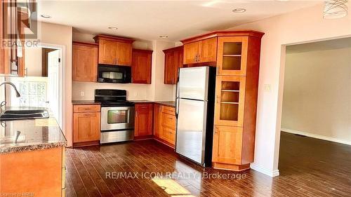 Upper L - 241 Admiral Drive, London, ON - Indoor Photo Showing Kitchen