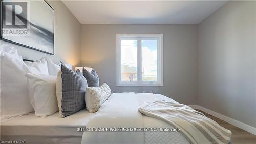 246 Beech Street, Central Huron (Clinton), ON - Indoor Photo Showing Bedroom