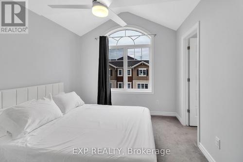 128 Gelderland, Ottawa, ON - Indoor Photo Showing Bedroom