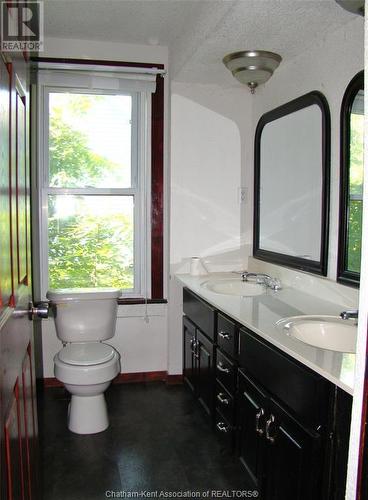 178 Victoria Street, Highgate, ON - Indoor Photo Showing Bathroom