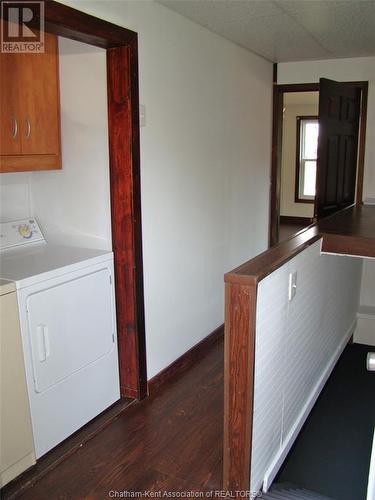 178 Victoria Street, Highgate, ON - Indoor Photo Showing Laundry Room