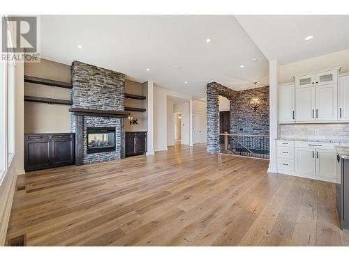 924 Lamont Lane, Kelowna, BC - Indoor With Fireplace