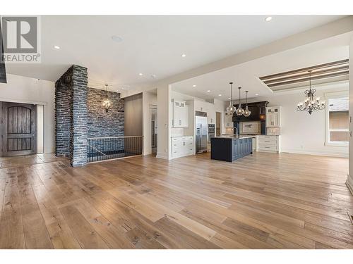 924 Lamont Lane, Kelowna, BC - Indoor Photo Showing Living Room