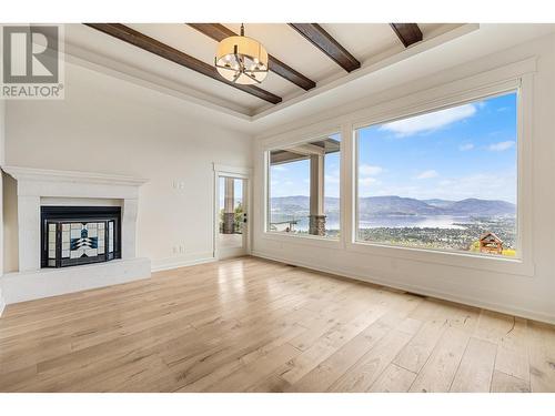 924 Lamont Lane, Kelowna, BC - Indoor With Fireplace