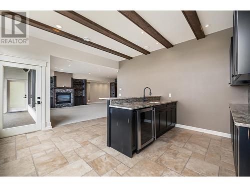 924 Lamont Lane, Kelowna, BC - Indoor Photo Showing Kitchen