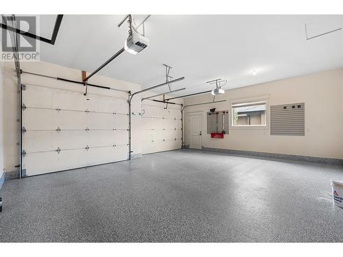 924 Lamont Lane, Kelowna, BC - Indoor Photo Showing Garage