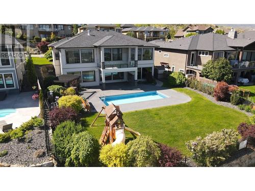 924 Lamont Lane, Kelowna, BC - Outdoor With In Ground Pool