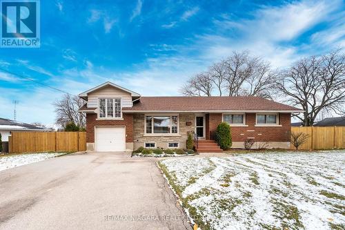 29 Elm Ridge Drive, St. Catharines (461 - Glendale/Glenridge), ON - Outdoor With Facade