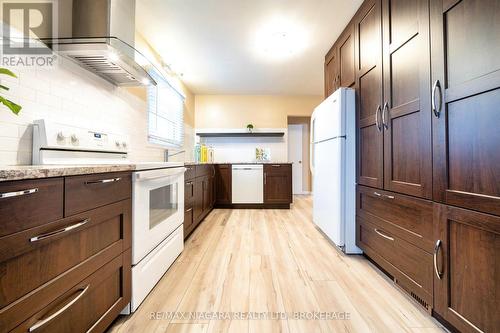 29 Elm Ridge Drive, St. Catharines (461 - Glendale/Glenridge), ON - Indoor Photo Showing Kitchen