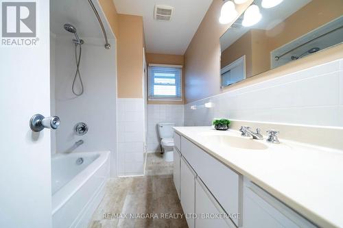 29 Elm Ridge Drive, St. Catharines (461 - Glendale/Glenridge), ON - Indoor Photo Showing Bathroom