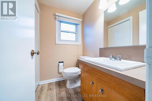 29 Elm Ridge Drive, St. Catharines (461 - Glendale/Glenridge), ON - Indoor Photo Showing Bathroom