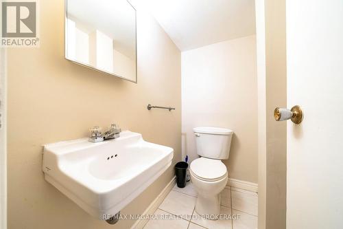 29 Elm Ridge Drive, St. Catharines (461 - Glendale/Glenridge), ON - Indoor Photo Showing Bathroom