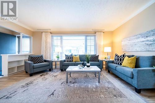 29 Elm Ridge Drive, St. Catharines (461 - Glendale/Glenridge), ON - Indoor Photo Showing Living Room