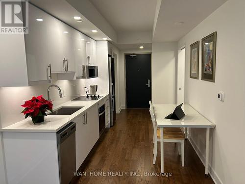 810 - 180 George Street, Ottawa, ON - Indoor Photo Showing Kitchen With Upgraded Kitchen