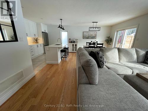 35 Ralph Dalton Boulevard, Tay (Victoria Harbour), ON - Indoor Photo Showing Living Room