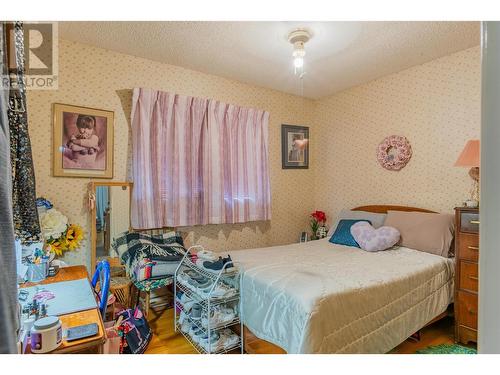 3321 Highway Drive, Trail, BC - Indoor Photo Showing Bedroom