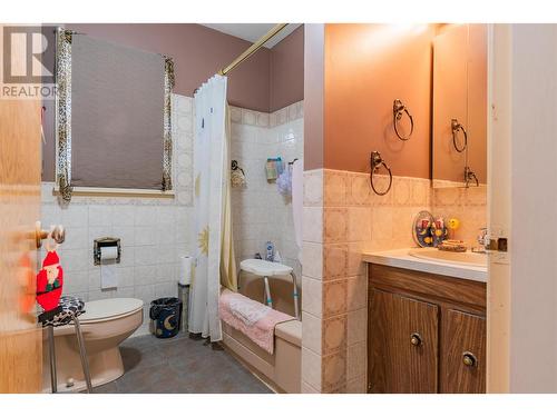 3321 Highway Drive, Trail, BC - Indoor Photo Showing Bathroom