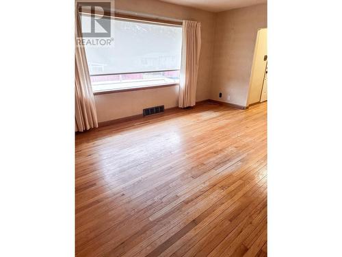 3321 Highway Drive, Trail, BC - Indoor Photo Showing Other Room