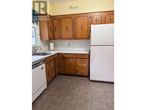 3321 Highway Drive, Trail, BC - Indoor Photo Showing Kitchen