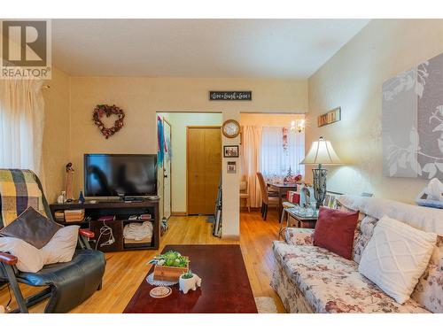 3321 Highway Drive, Trail, BC - Indoor Photo Showing Living Room