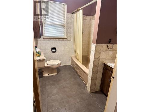 3321 Highway Drive, Trail, BC - Indoor Photo Showing Bathroom