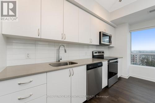 705 - 56 Lakeside Terrace, Barrie, ON - Indoor Photo Showing Kitchen