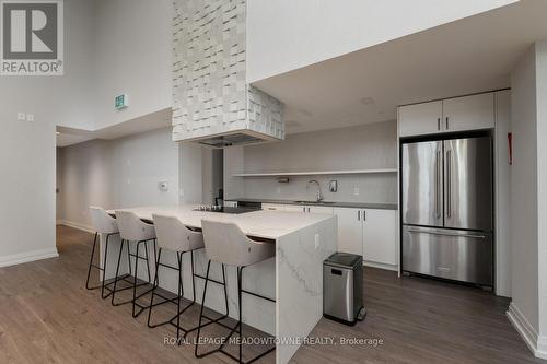 705 - 56 Lakeside Terrace, Barrie, ON - Indoor Photo Showing Kitchen