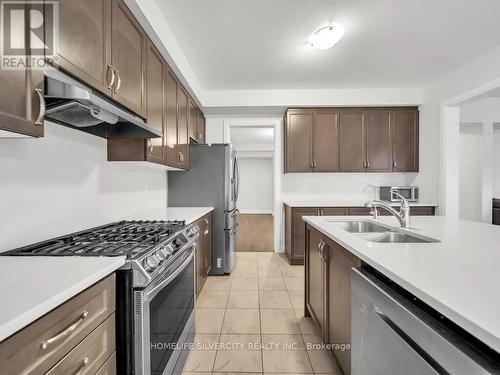 995 Edinburgh Drive, Woodstock, ON - Indoor Photo Showing Kitchen With Double Sink With Upgraded Kitchen