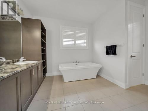 995 Edinburgh Drive, Woodstock, ON - Indoor Photo Showing Bathroom