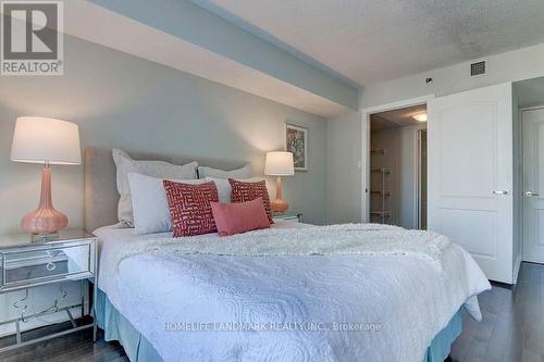 1908 - 38 Elm Street, Toronto, ON - Indoor Photo Showing Bedroom