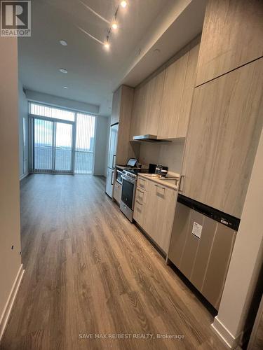 809 - 195 Commerce Street, Vaughan, ON - Indoor Photo Showing Kitchen